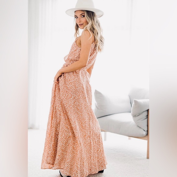 New House of Skye Halter neck Maxi Dress - Picture 2 of 15